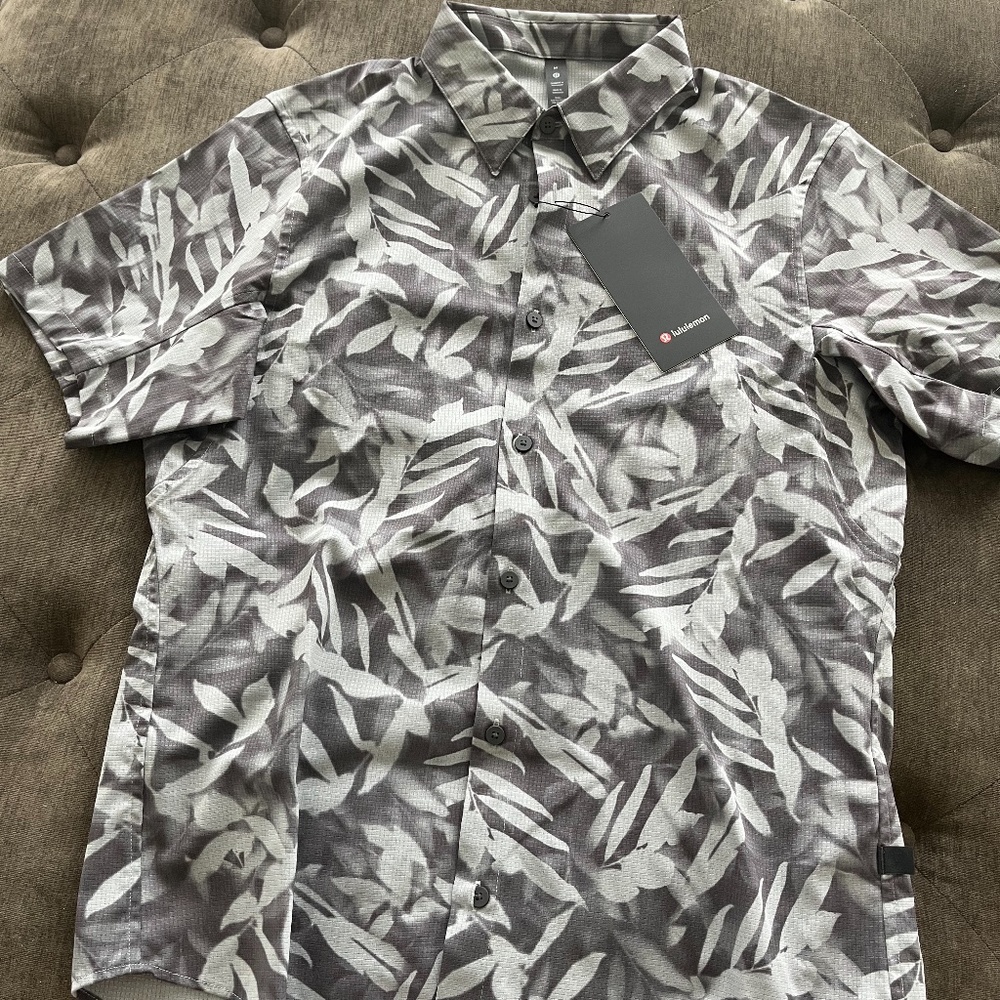 Men's NWT Lululemon Airing Easy short sleeve top size M